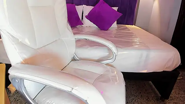 Miss Francheska online show from April 2026 11:57:01 AM