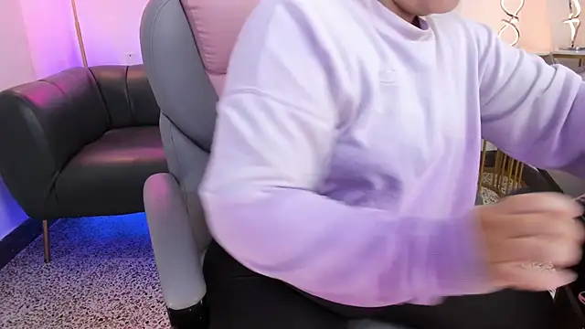 Miss Francheska online show from November 2025 11:42:01 AM