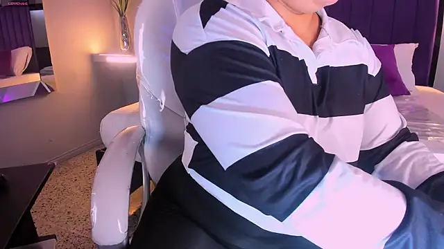 Miss Francheska online show from March 2026 12:33:02 PM