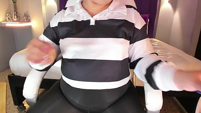 Miss Francheska online show from April 2026 12:28:02 PM