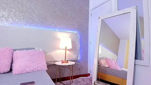 AnniieCooper online show from March 2026 01:34:02 PM