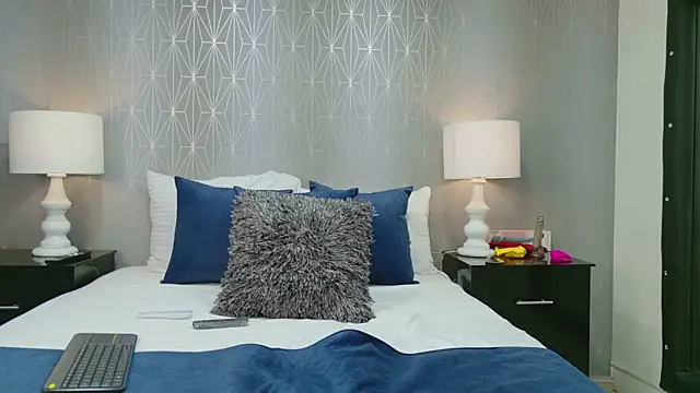 Snapshot of ZoeWilliis chatting on December 2025 12:39:01 PM ZoeWilliis online show from December 2025 12:39:01 PM