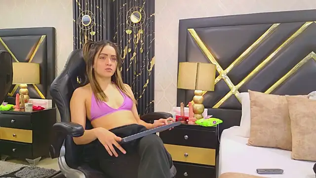 ZoeWilliis online show from February 2026 12:18:02 PM