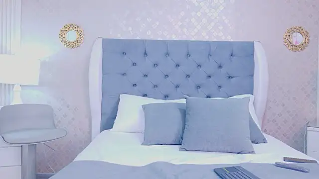 Snapshot of ZoeWilliis chatting on June 2026 11:05:01 AM ZoeWilliis online show from June 2026 11:05:01 AM