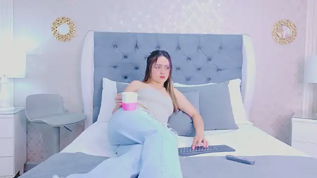 Snapshot of ZoeWilliis chatting on June 2026 11:07:01 AM ZoeWilliis online show from June 2026 11:07:01 AM
