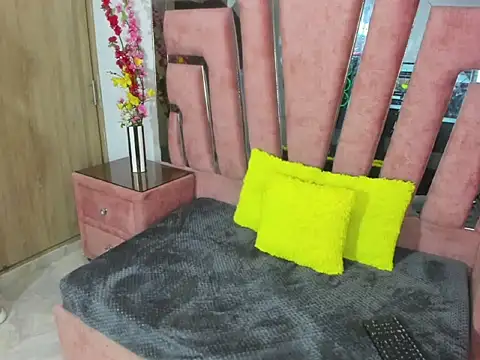 MaraKarly online show from February 2026 07:32:02 PM