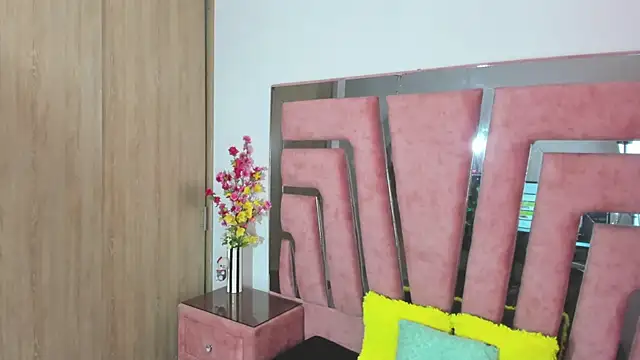 MaraKarly online show from October 2025 01:45:01 PM