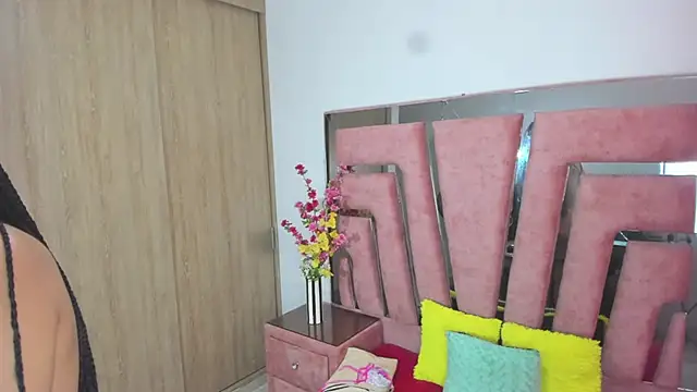 MaraKarly online show from November 2025 06:41:01 PM