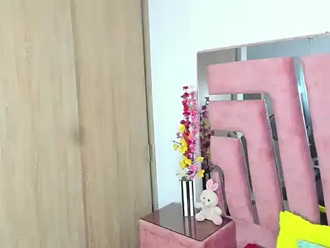 MaraKarly online show from November 2025 07:17:01 PM