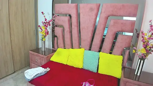 MaraKarly online show from December 2025 07:31:01 PM