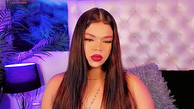 Valeria Swett  online show from June 2026 12:05:02 AM