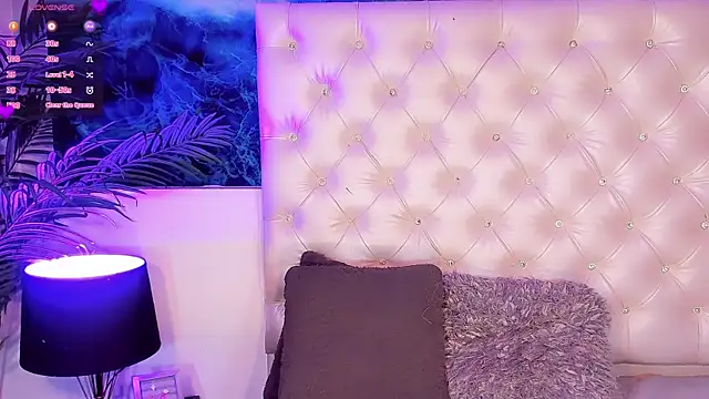 Valeria Swett  online show from June 2026 10:10:02 PM