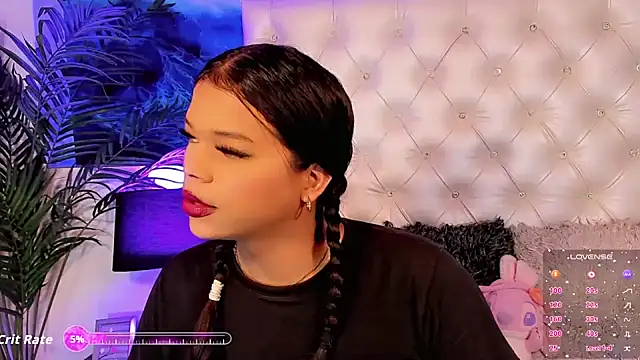 Valeria Swett  online show from April 2026 08:03:02 PM