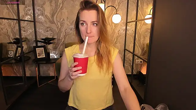 MeggySun online show from November 2025 01:16:02 PM