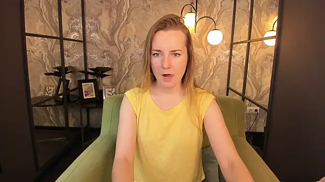 MeggySun online show from November 2025 01:04:01 PM