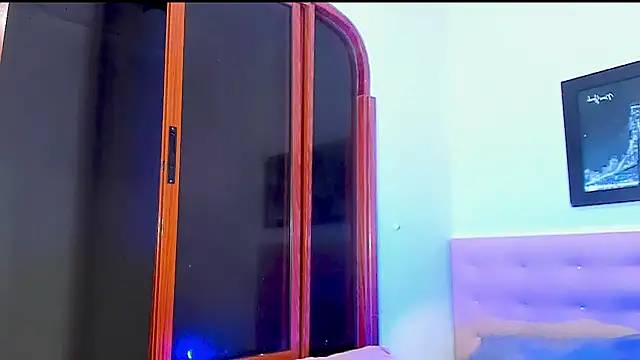 aura-monet online show from December 2025 05:46:02 AM