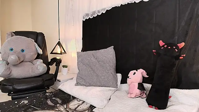 IvyBelle  online show from April 2026 11:26:01 AM