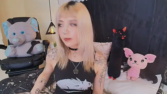 Snapshot of IvyBelle_ chatting on June 2026 11:31:01 AM IvyBelle online show from June 2026 11:31:01 AM