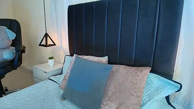 IvyBelle  online show from December 2025 12:53:01 PM