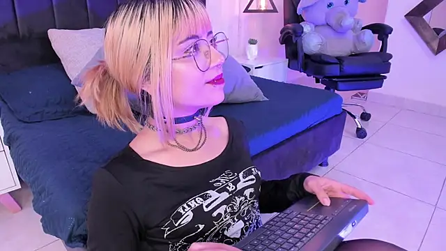 IvyBelle  online show from September 2025 12:07:02 PM
