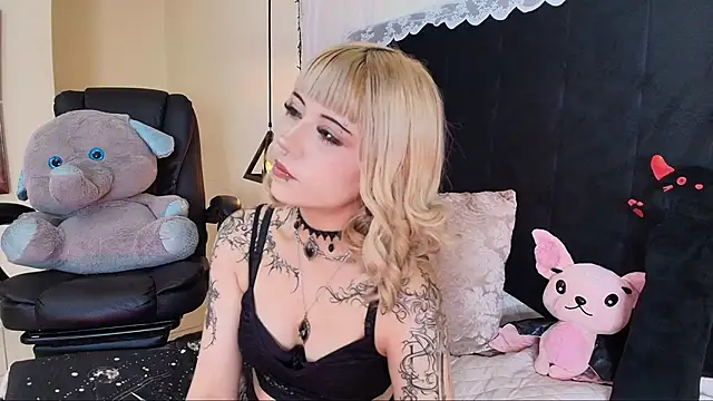Snapshot of IvyBelle_ chatting on May 2026 11:25:02 AM IvyBelle online show from May 2026 11:25:02 AM