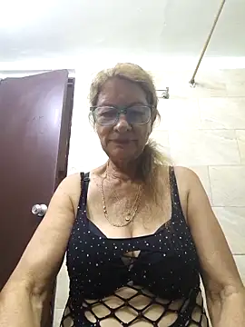 Snapshot of MaryLunne chatting on September 2025 11:55:01 PM MaryLunne online show from September 2025 11:55:01 PM