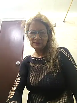 Snapshot of MaryLunne chatting on October 2025 12:28:01 PM MaryLunne online show from October 2025 12:28:01 PM