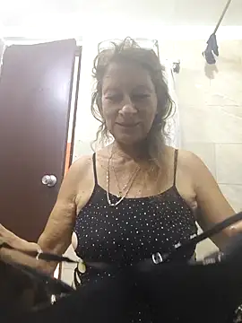 Snapshot of MaryLunne chatting on September 2025 06:40:01 PM MaryLunne online show from September 2025 06:40:01 PM