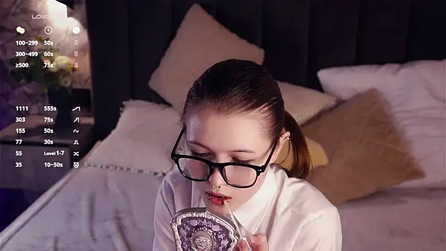 LynHillaire online show from April 2026 12:33:01 PM