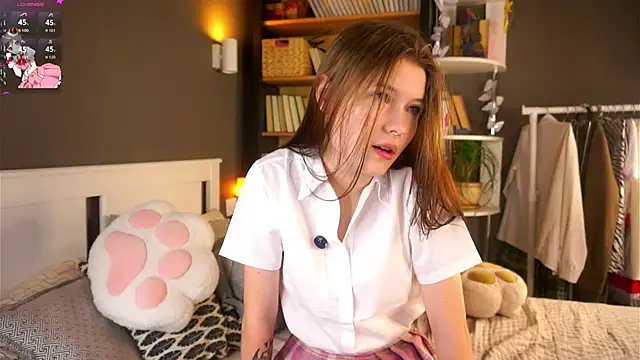 LynHillaire online show from December 2025 11:09:01 AM