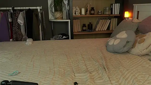 LynHillaire online show from February 2026 12:03:02 PM