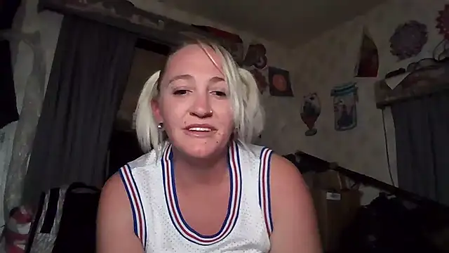 Snapshot of LyraShade89 chatting on October 2025 06:58:01 AM LyraShade89 online show from October 2025 06:58:01 AM