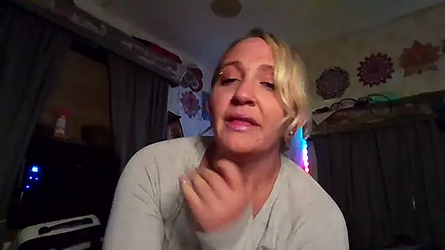 Snapshot of LyraShade89 chatting on October 2025 01:18:02 AM LyraShade89 online show from October 2025 01:18:02 AM