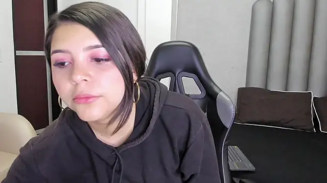 Charlotte-Star online show from December 2025 08:06:02 PM