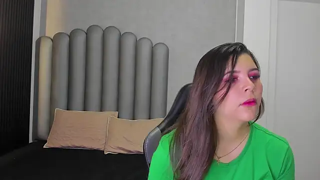 Charlotte-Star online show from December 2025 07:48:01 PM