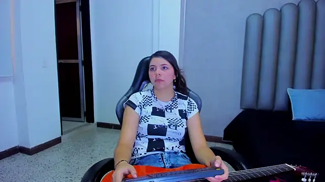 Charlotte-Star online show from December 2025 08:14:01 PM