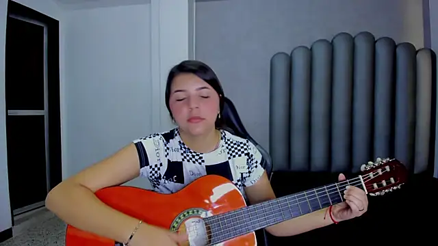 Charlotte-Star online show from December 2025 07:40:02 PM