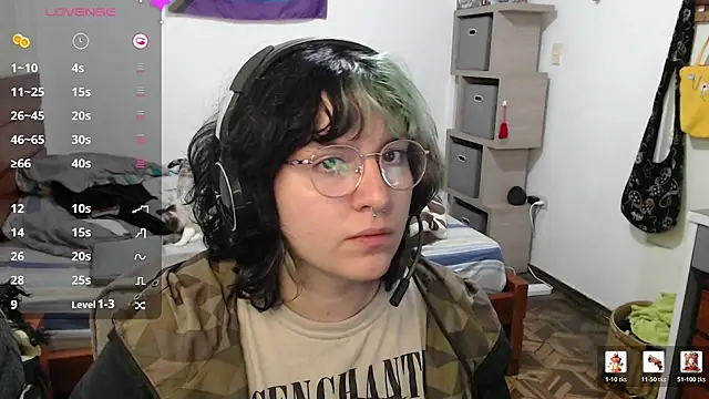 Snapshot of Froggyinthebox chatting on June 2026 01:06:02 AM Froggyinthebox online show from June 2026 01:06:02 AM