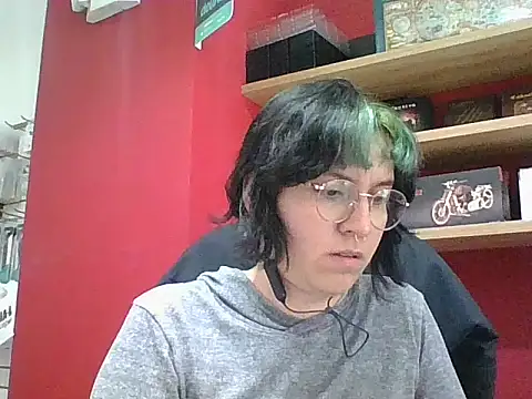 Froggyinthebox online show from May 2026 09:05:01 PM