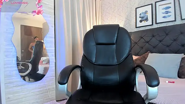 sophie  blare online show from September 2025 08:09:01 PM