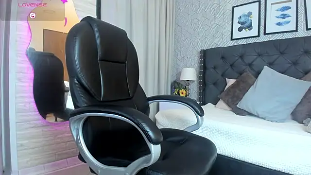sophie  blare online show from September 2025 07:18:01 PM
