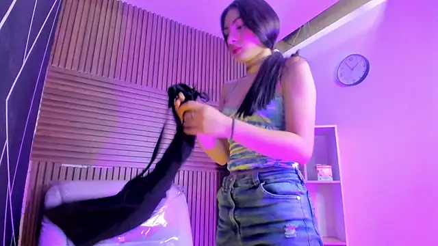 AlliceCopper online show from November 2025 02:45:02 PM