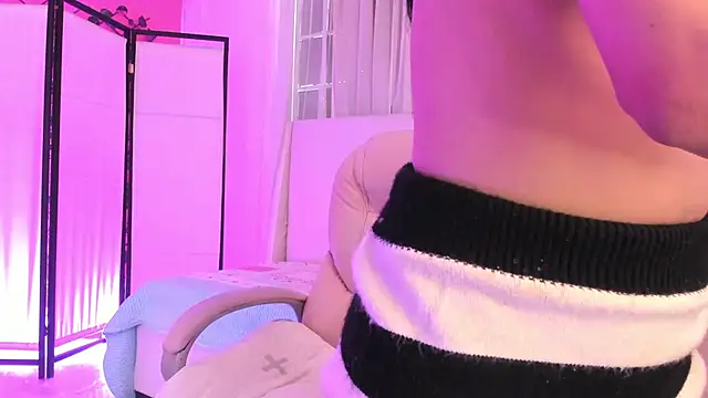 Snapshot of zoerouse_ chatting on October 2025 08:18:01 PM zoerouse online show from October 2025 08:18:01 PM