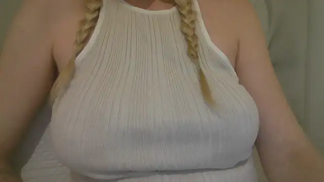 Snapshot of flirty_babe_x chatting on October 2025 01:20:02 AM flirty babe x online show from October 2025 01:20:02 AM