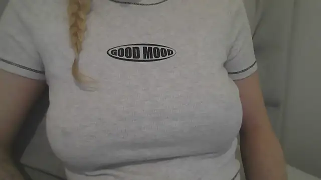 Snapshot of flirty_babe_x chatting on October 2025 05:02:01 PM flirty babe x online show from October 2025 05:02:01 PM