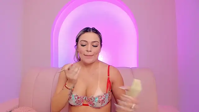 Snapshot of milaowens chatting on May 2026 01:20:02 PM milaowens online show from May 2026 01:20:02 PM