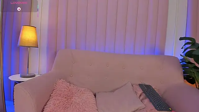 milaowens online show from December 2025 12:18:01 PM