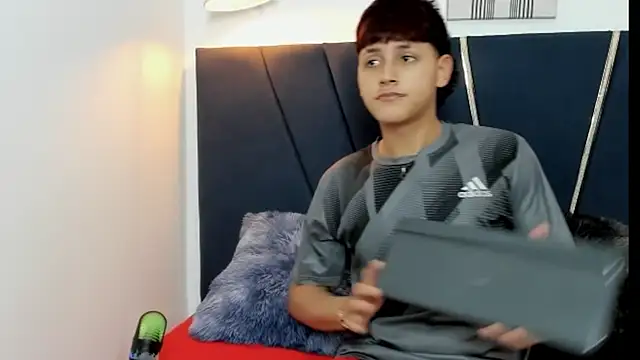 Snapshot of zeusapollofuck chatting on September 2025 07:08:02 PM zeusapollofuck online show from September 2025 07:08:02 PM