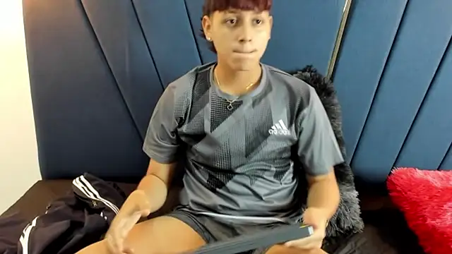 Snapshot of zeusapollofuck chatting on September 2025 10:09:02 PM zeusapollofuck online show from September 2025 10:09:02 PM