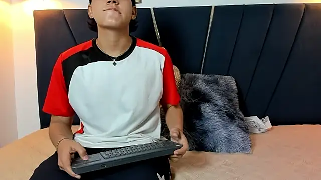 Snapshot of zeusapollofuck chatting on October 2025 09:16:02 PM zeusapollofuck online show from October 2025 09:16:02 PM